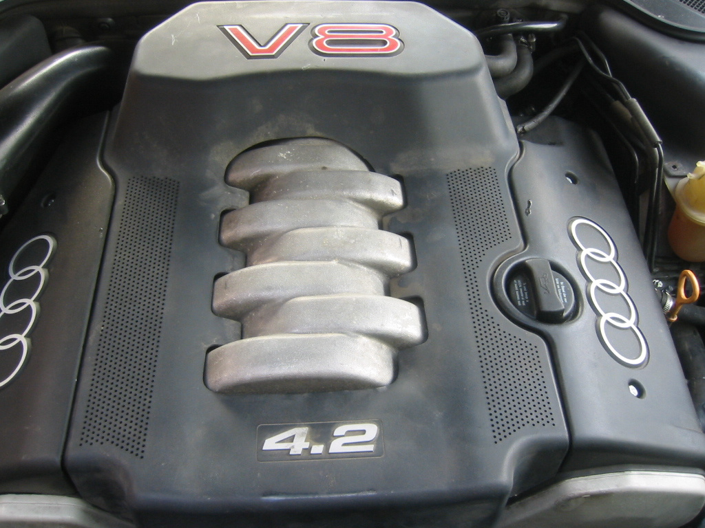 AUDI S8 D2 4.2 250kw - motor AHC, AKH - motor + hlavy