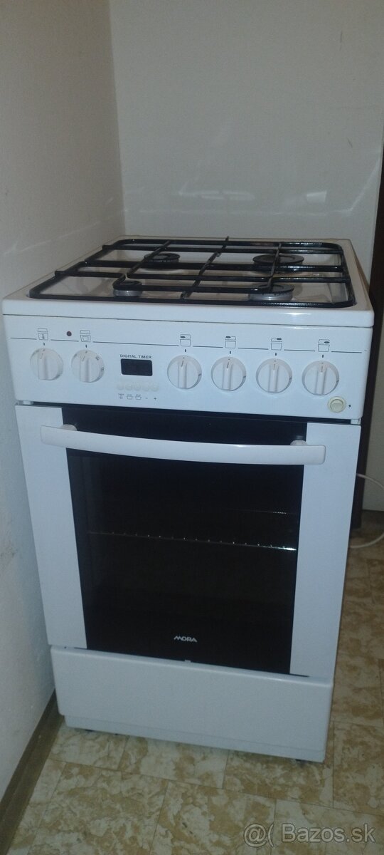 Kombinovaný sporák.