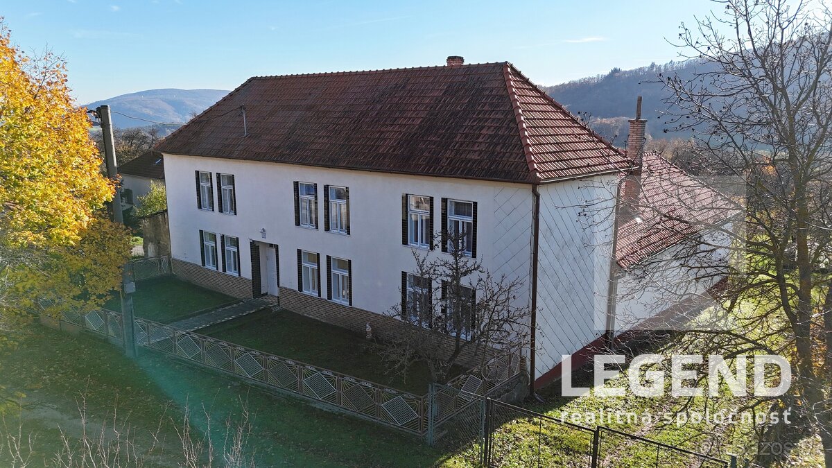 Jedinečná chalupa 8i+2 vo Vrzavke - 12.642m2, hosp. budovy
