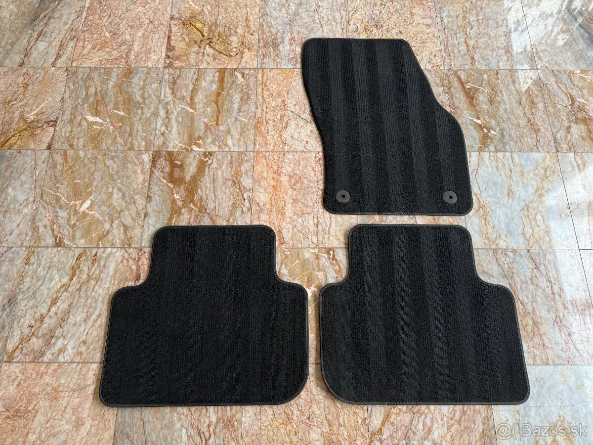 Predám 3ks originál textilné koberčeky z Audi Q3 2019 Autok
