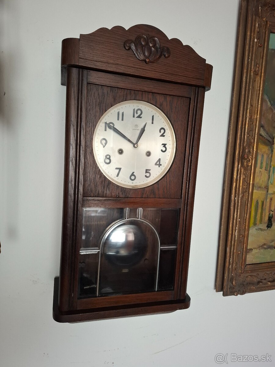 Predám funkčné starožitné nástenné hodiny Junghans polbicie