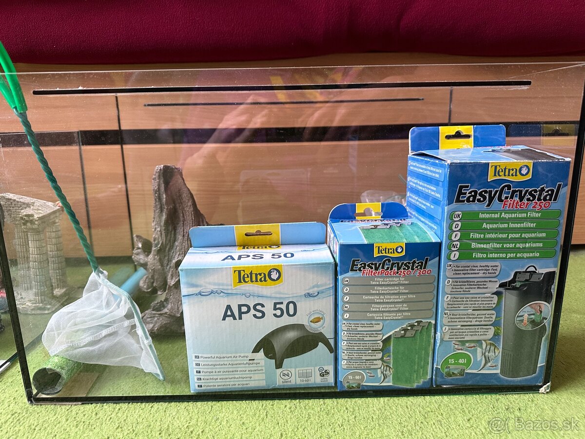 Akvárium s vybavením