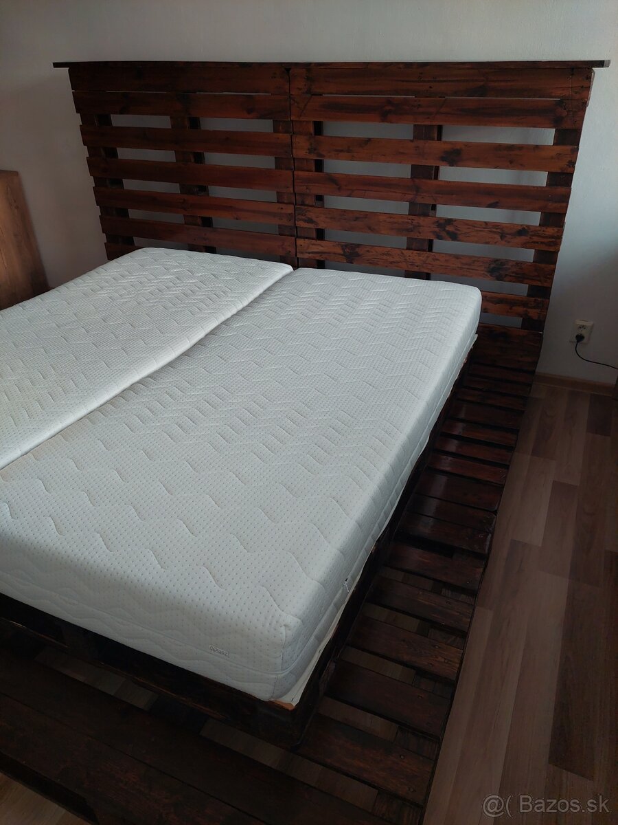 Paletová posteľ 240x240cm