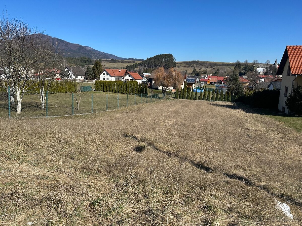 Pozemok pre výstavbu rodinného domu vo Valči