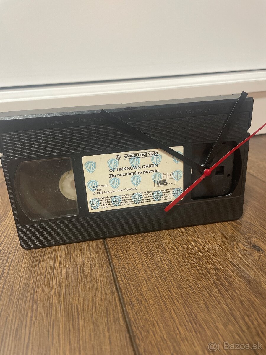 Hodiny z VHS