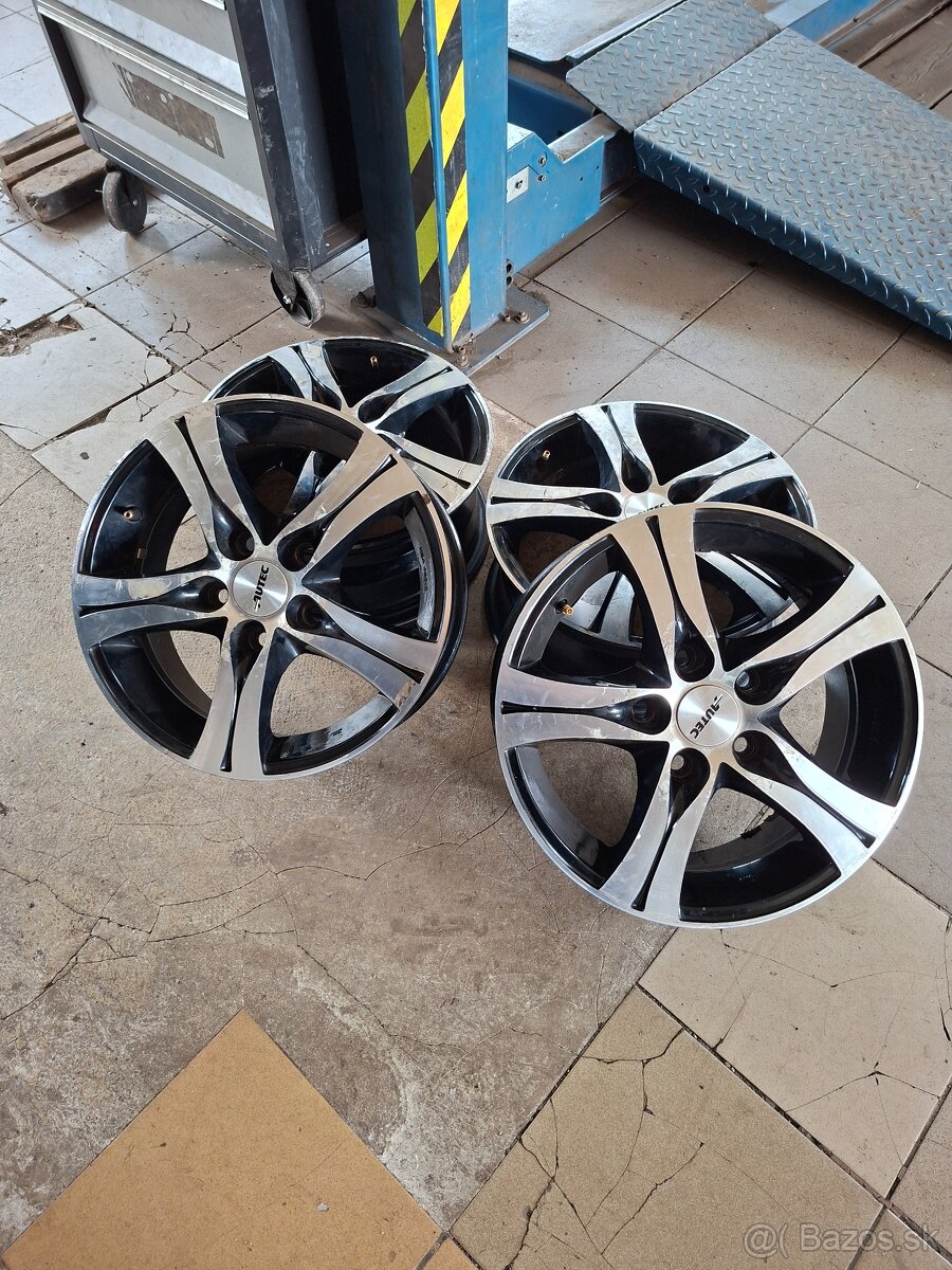 Predám 4 disky au pre Renault kompletne