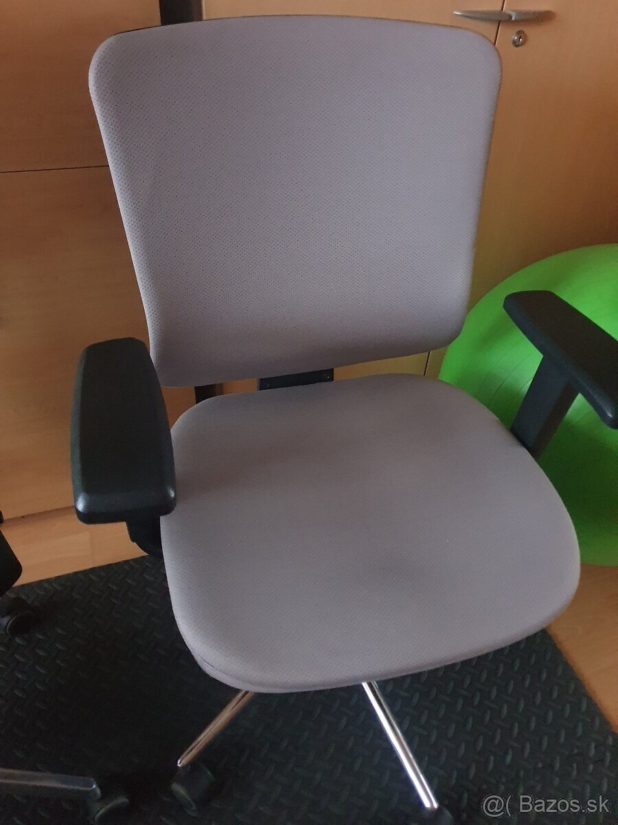 Kancelárske kreslo