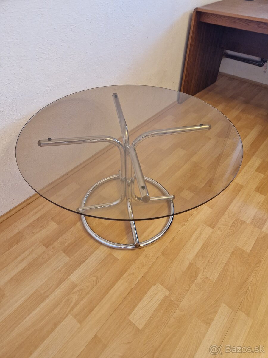 Retro stolík + stojany na fľaše