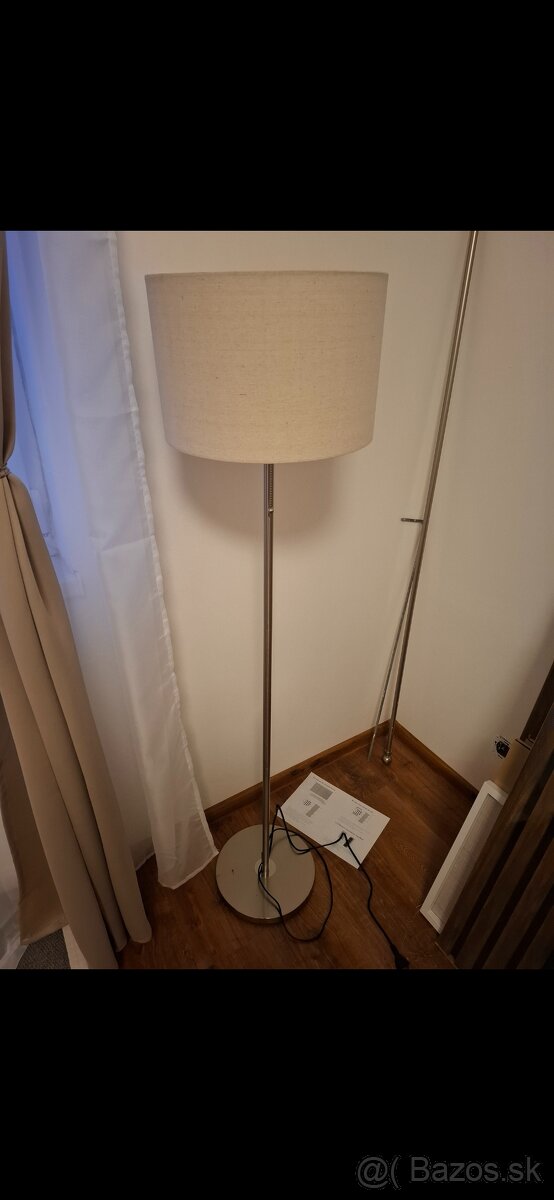 Stojaca lampa