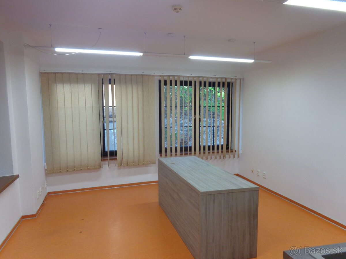 Prenájom - prevádzkový priestor  16-22 m2, Banská Bystrica, 