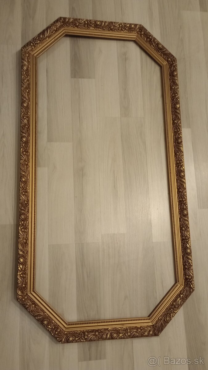 Rám masívny v zlatej farbe