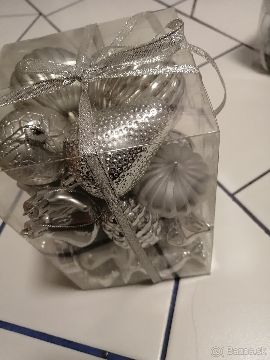 Pekne vianočné ozdoby na stromcek