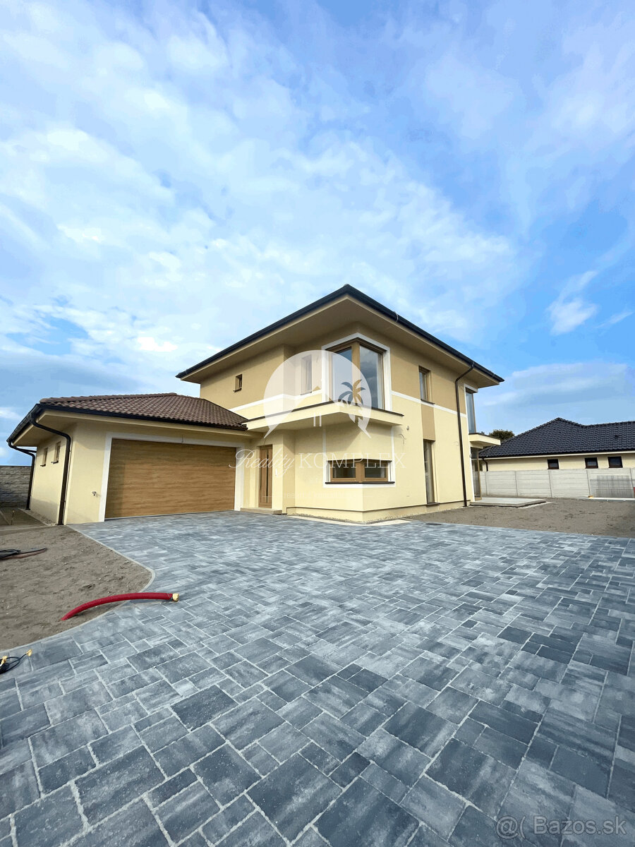 Reality KOMPLEX s.r.o. Vám ponúka luxusný rodinný dom v prém