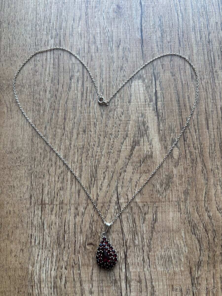 Náhrdelník s českým granátom
