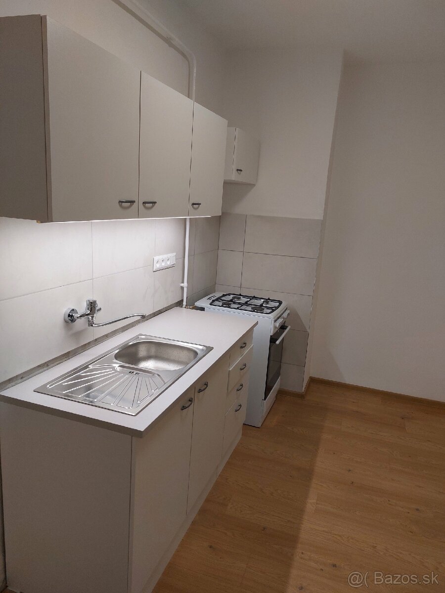 Prenájom 2-izbového nezariadeného bytu