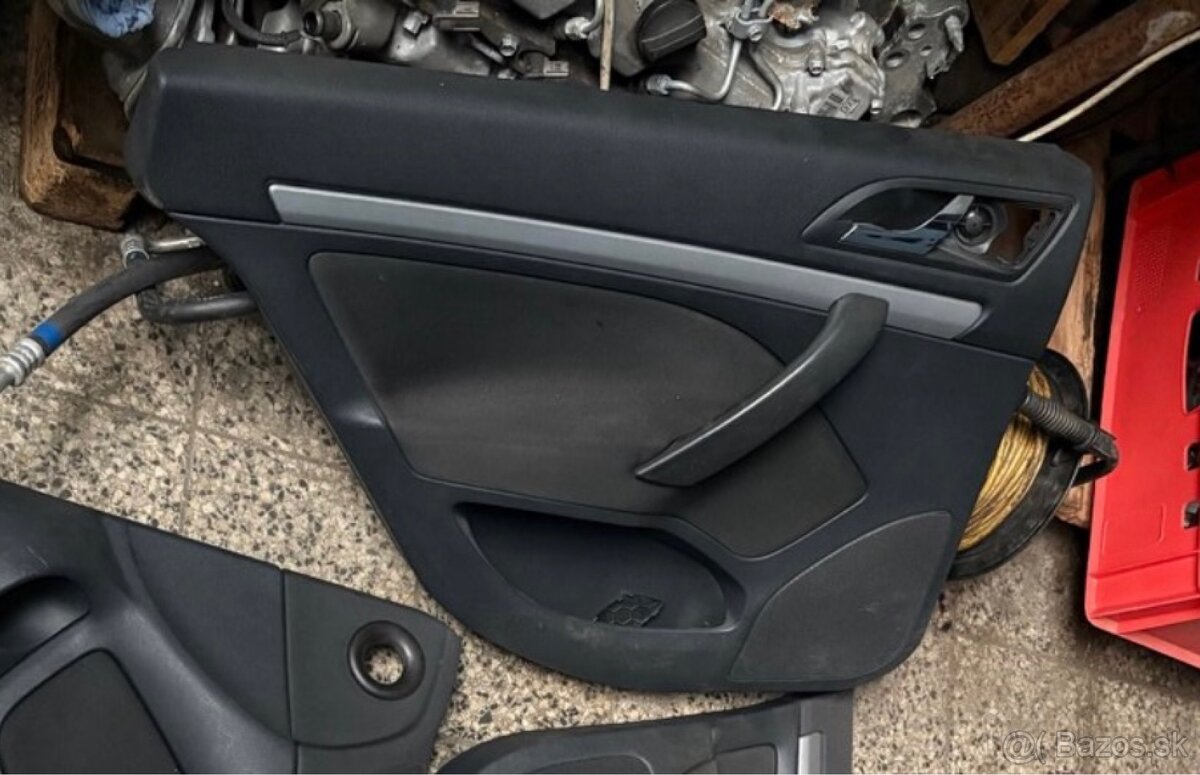 Škoda Octavia 2 zadné tapacire