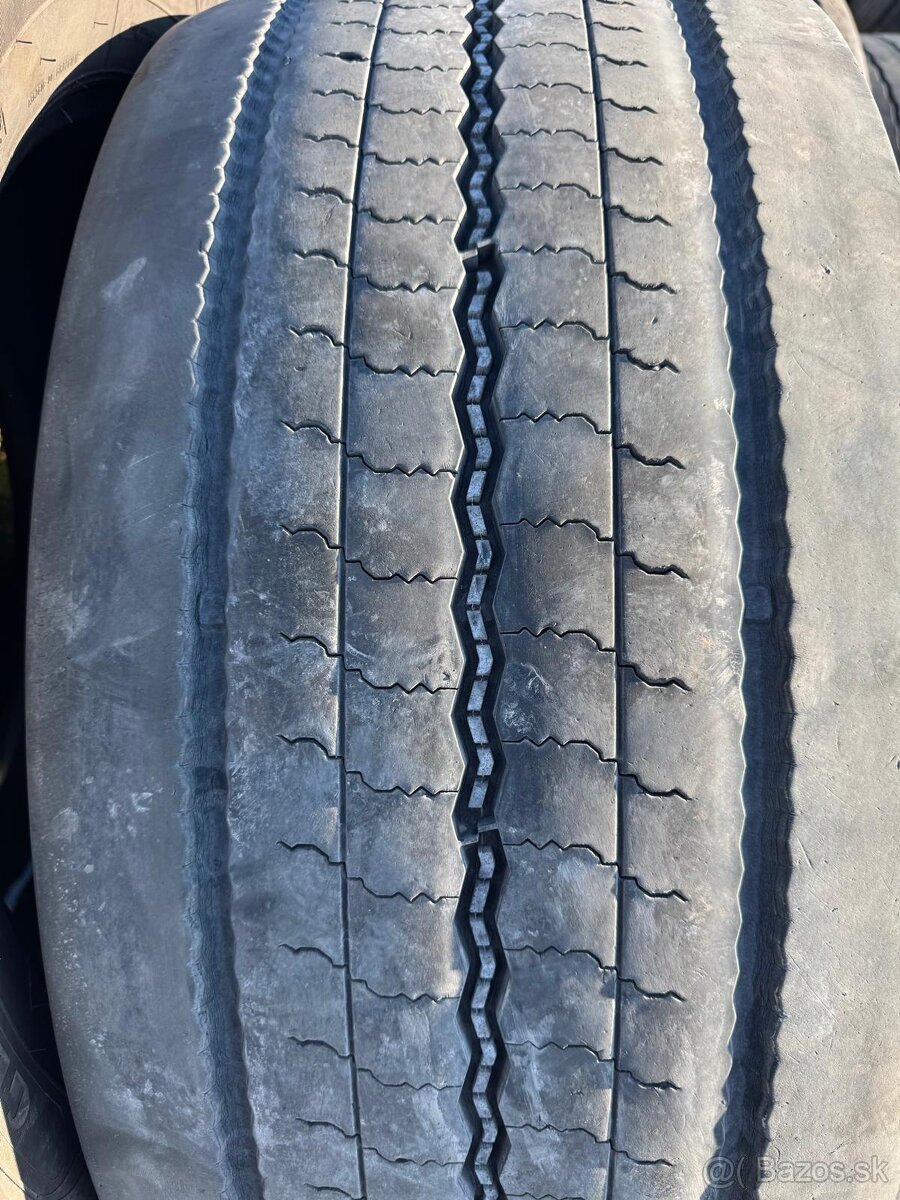 Predám 385/55R22,5