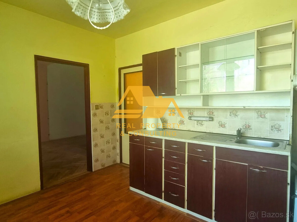 Predám 2 izbový byt s balkónom pri centre v Nových Zámkoch