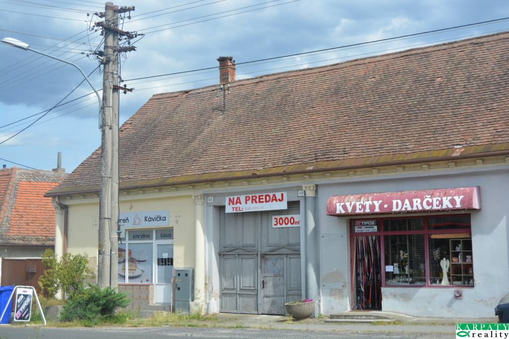 RODINNÝ DOM NA ZÁHORÍ S DVOMI OBCHODMI NA PODNIKANIE AJ BÝVA