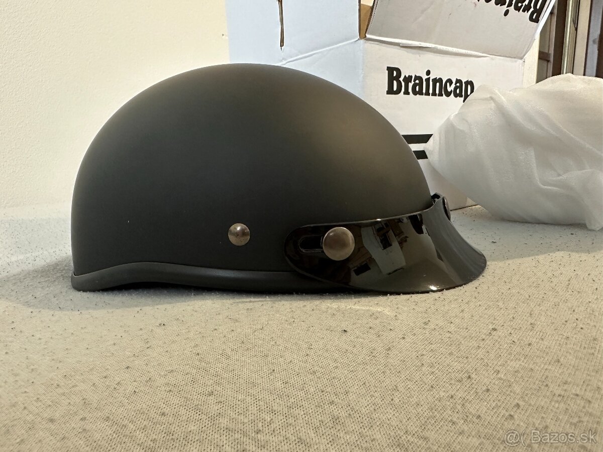 Prilba na moped