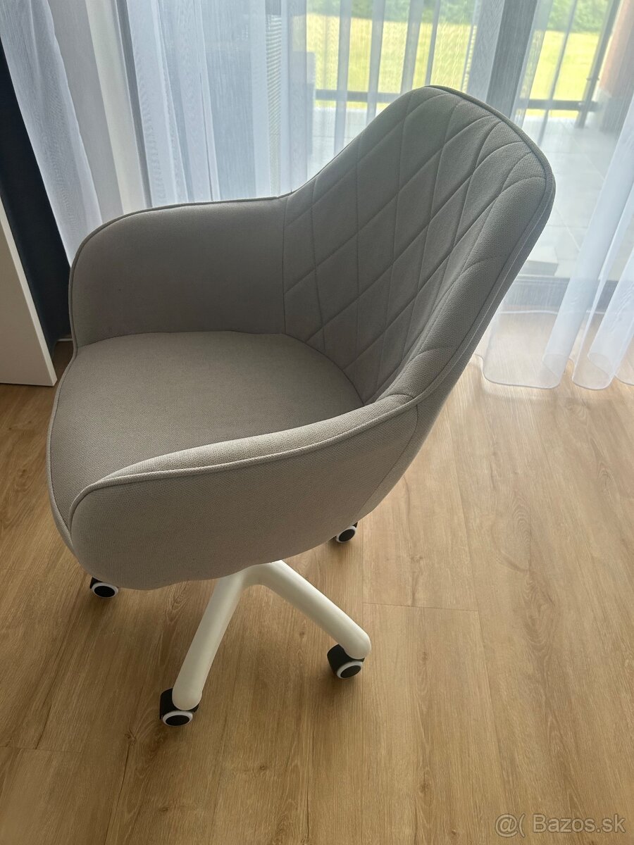 Kancelarska stolicka siva, 4 mesacna, povodne 90€