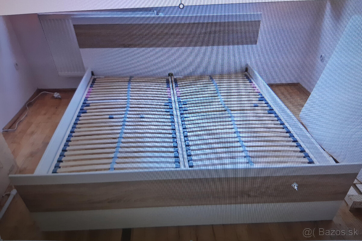 Predám postel 160x200 aj s roštami