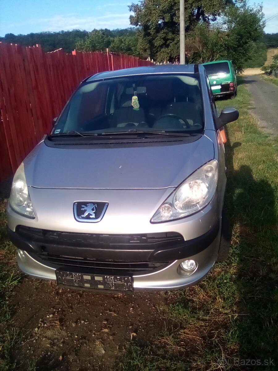 Peugeot 1007 na náhradné diely_lacno 400za všetko