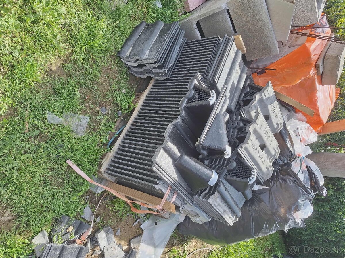 Predám škridľu Bramac klasik protector farba ebenova čierna
