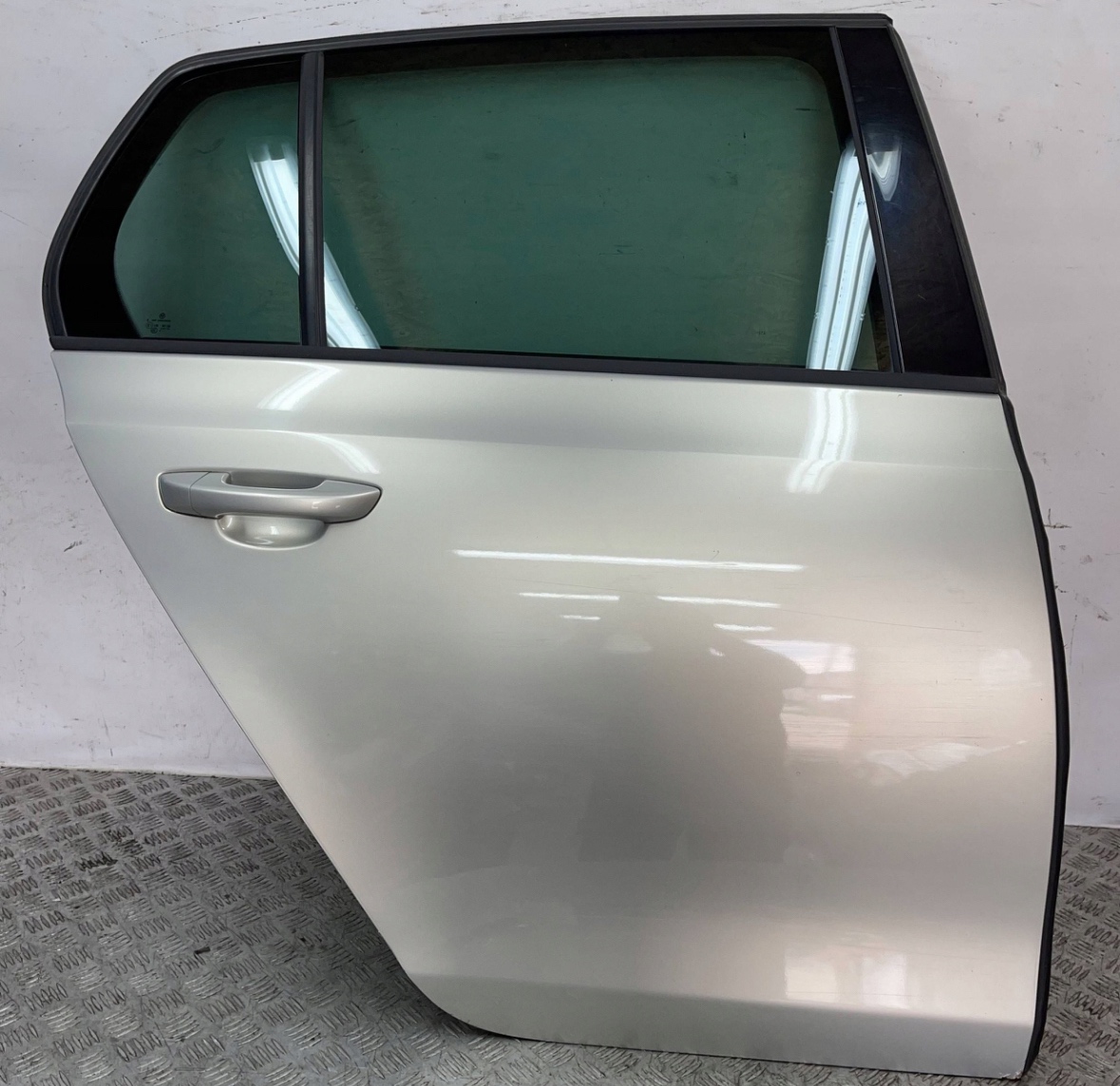 VW Golf VI 6 HB 2008-12 pravé zadné dvere