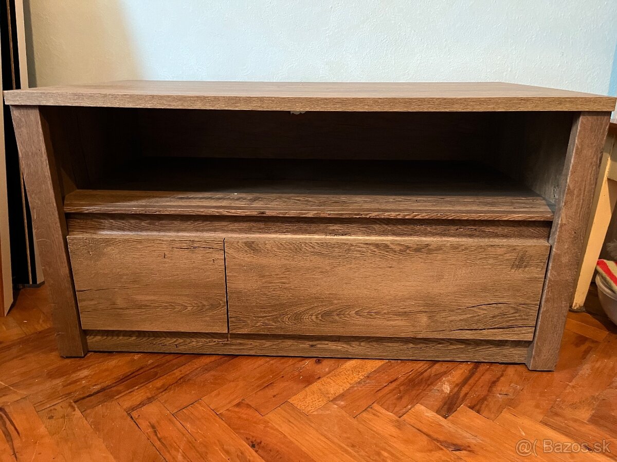 Stolík pod TV