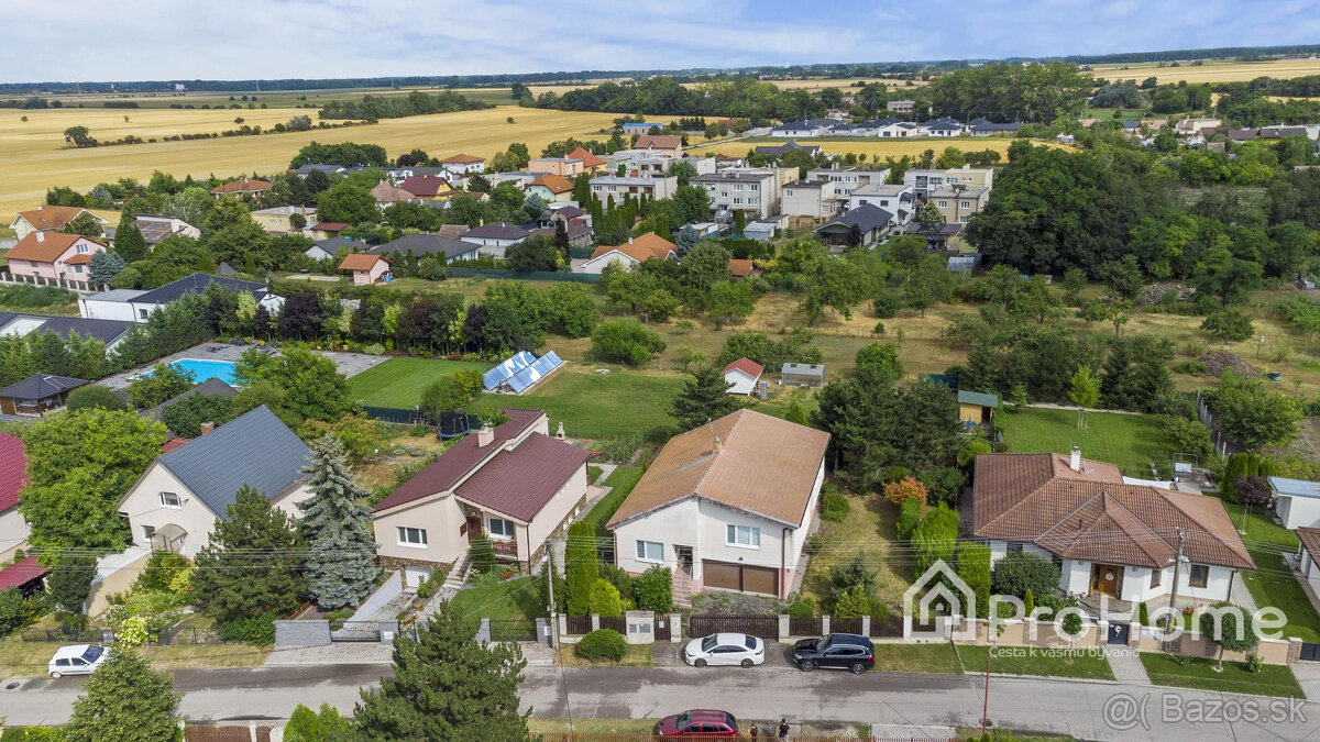 Priestranný a vzdušný rodinný dom vo Veľkej Pake