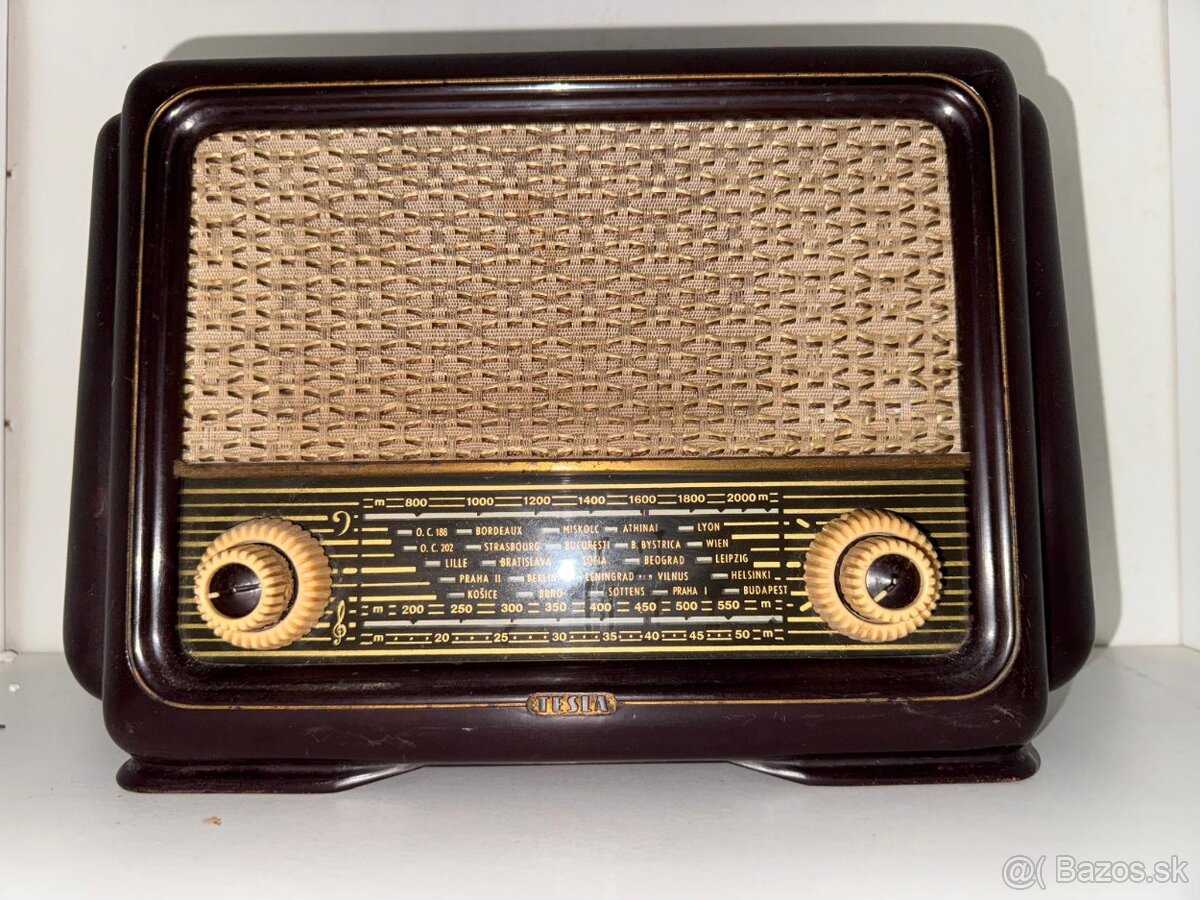 Starožitné bakelitové rádio Tesla 420 U