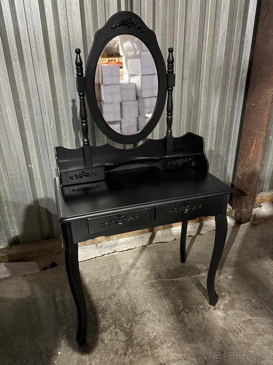 Toaletný stolík čierny