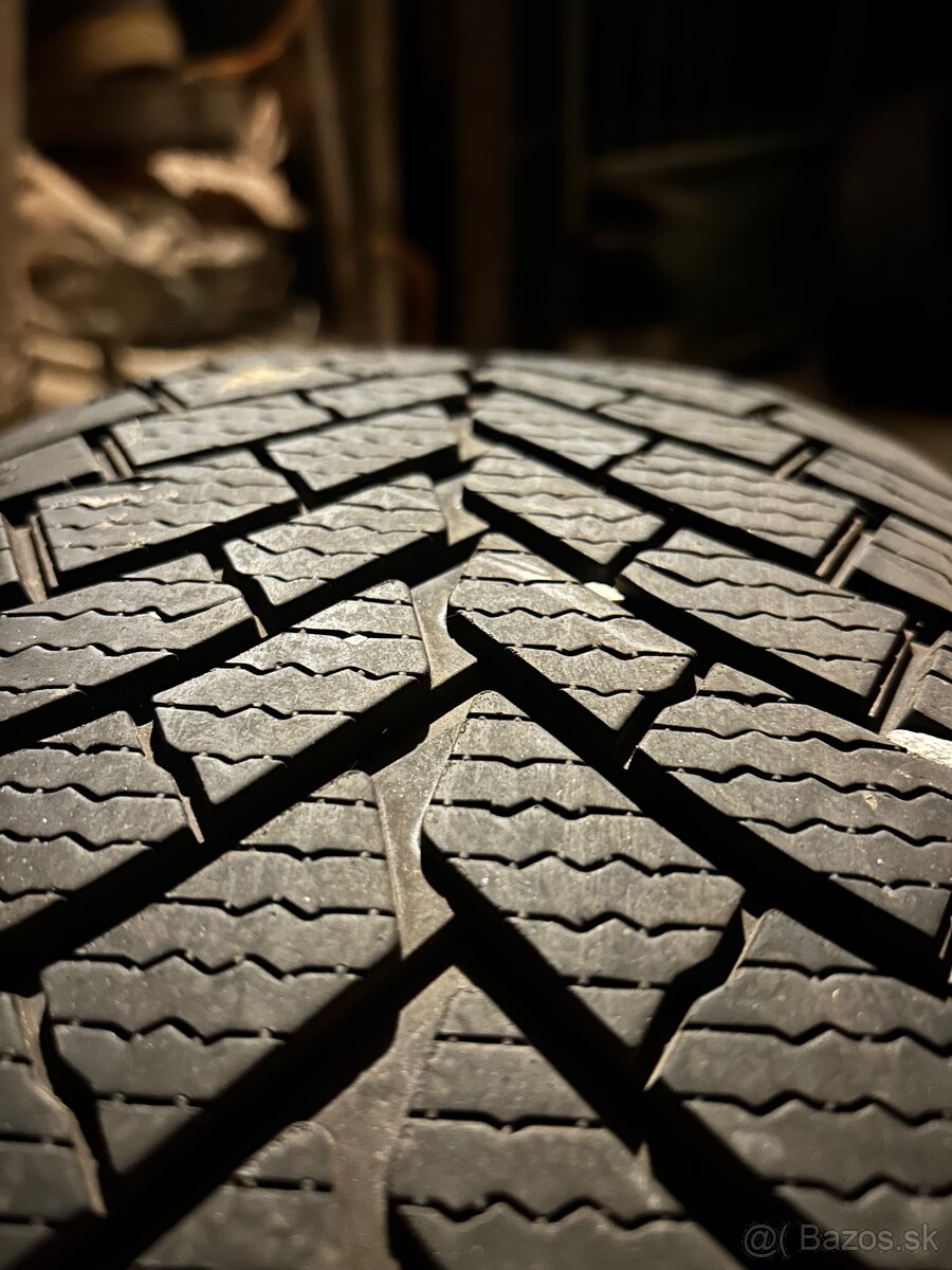 Predám celoročnú pneumatiku Double coin 235/50 r18