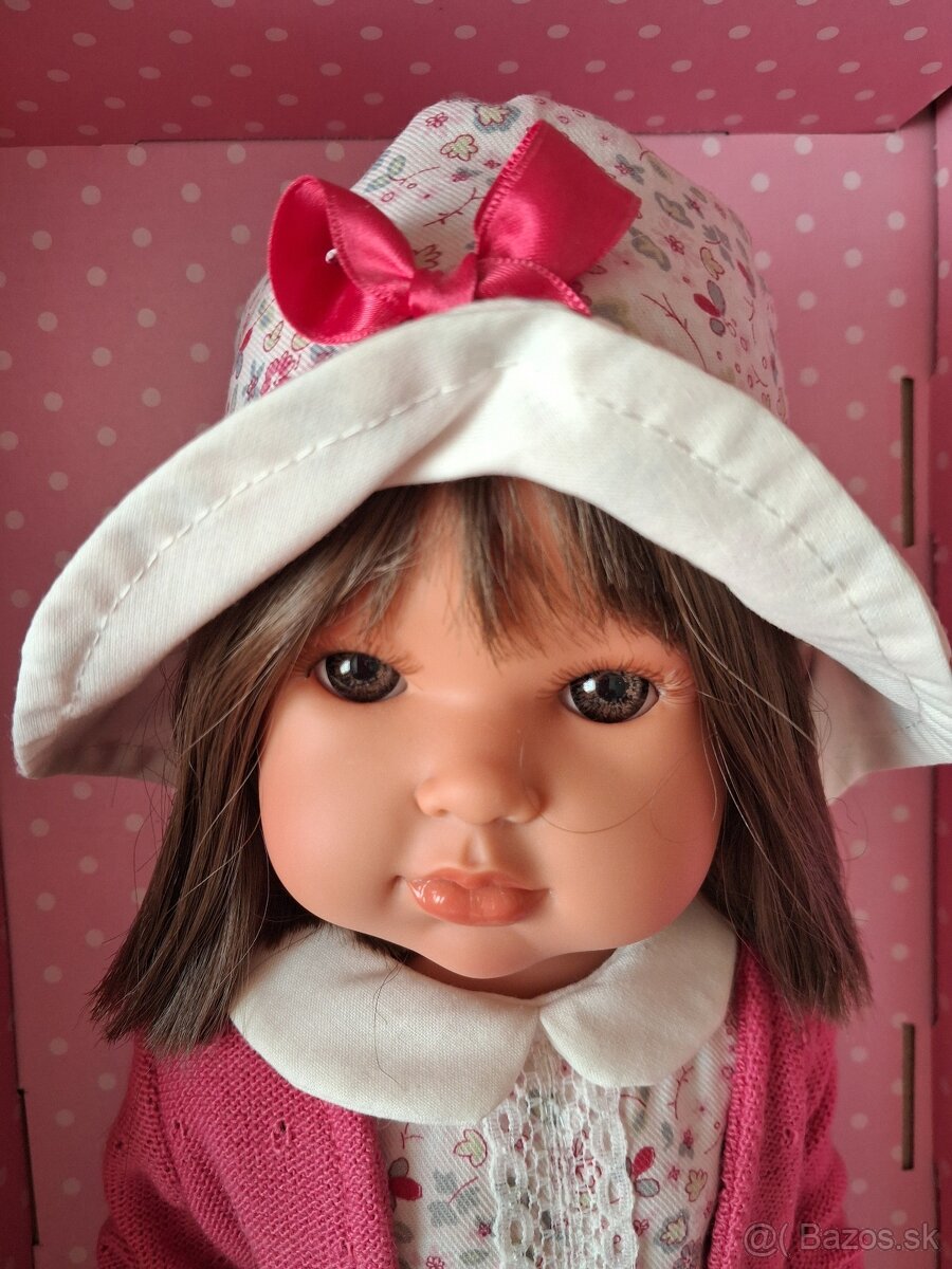 Babika A. Juan v klobuku