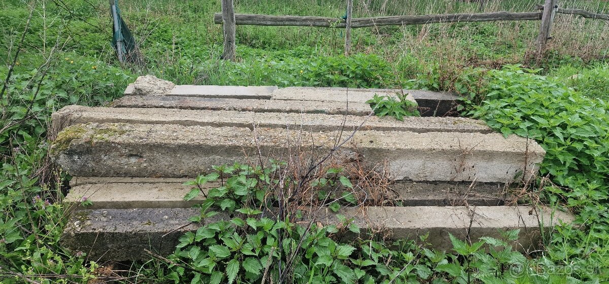 Darujem betonove stĺpy