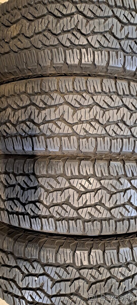 Predám 4ks skoro nové off road pneu 225/60r18-104H Matador