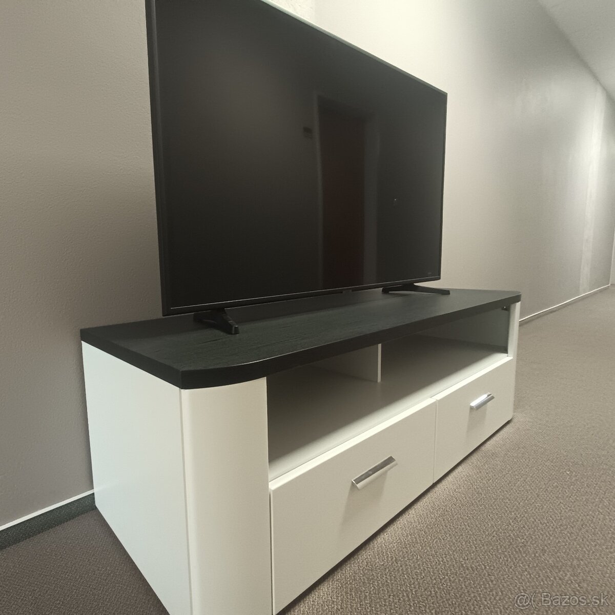 Luxusný TV stolík