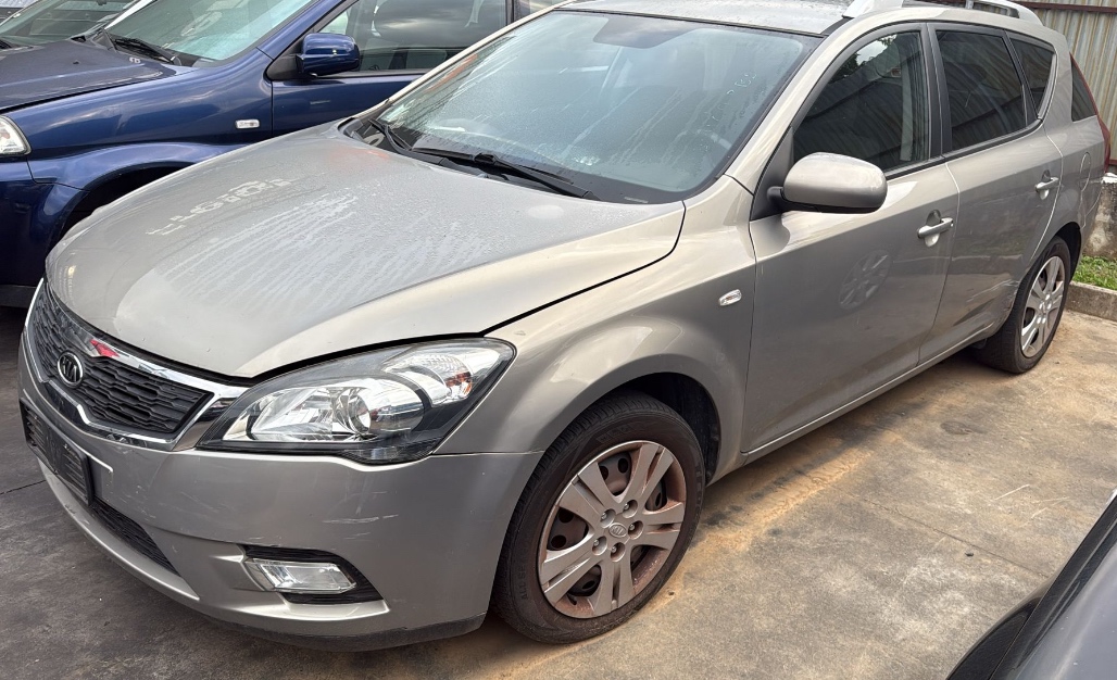 KIA CEED NARAZNIK KAPOTA SVETLO BLATNIK CELO D4FB