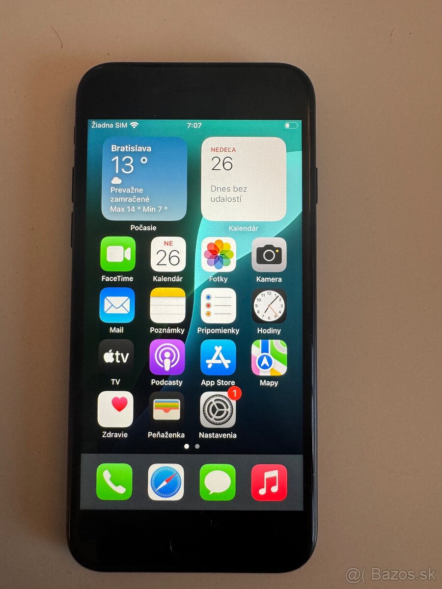 iPhone SE 2020 čierny