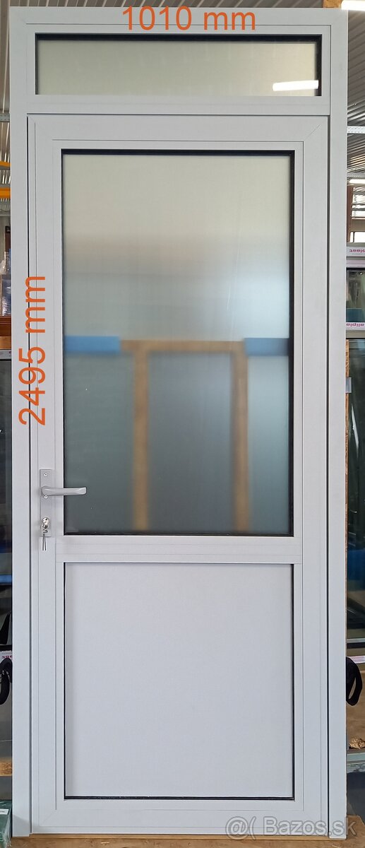 Nové hliníkové dvere s nadsvetlíkom