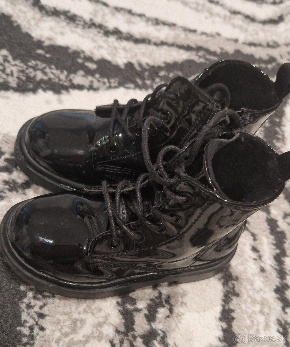 Zimne lakovane topanky