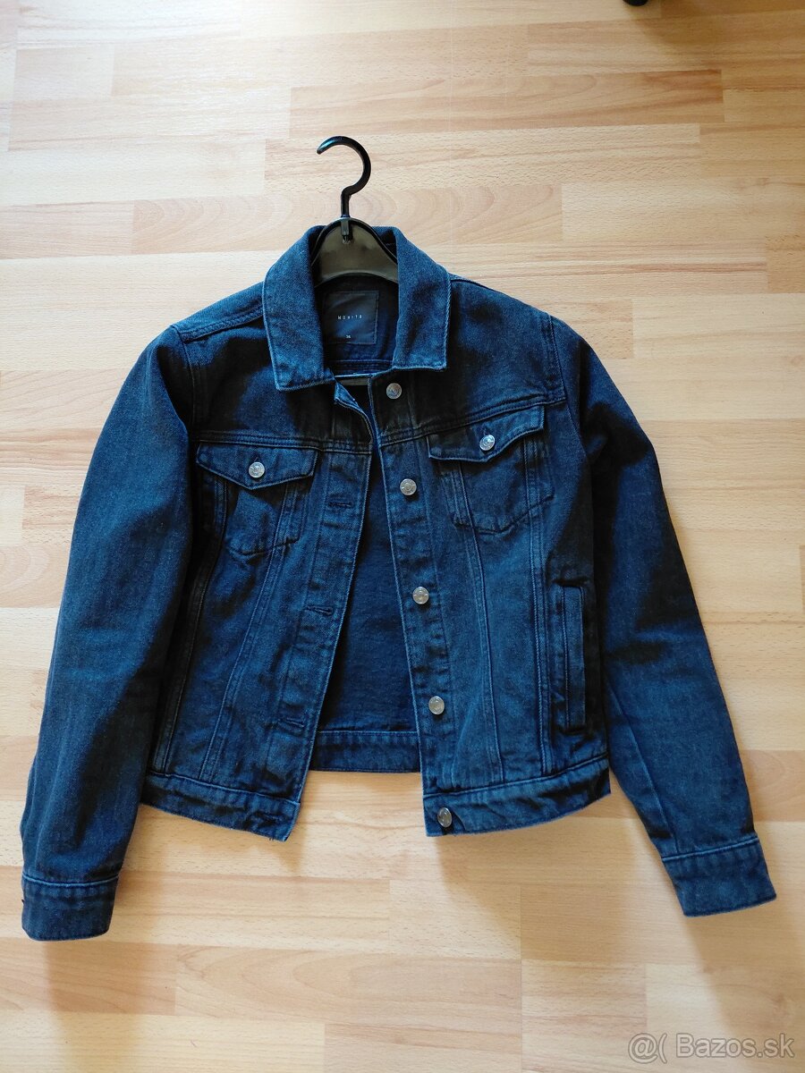 Riflova bunda čiernej farby Veľkosť 36-38.