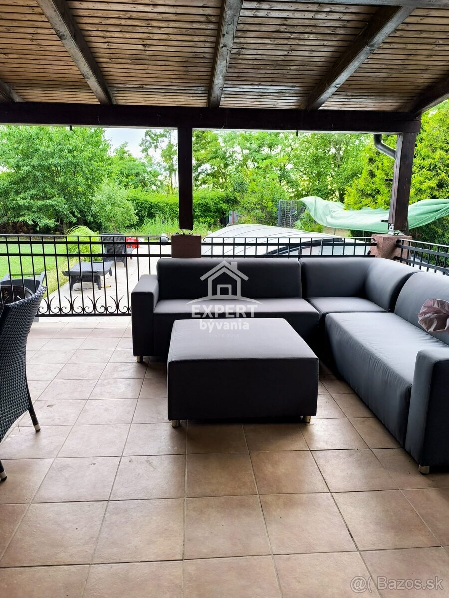 Rodinný dom s bazénom 10 min. od Levíc