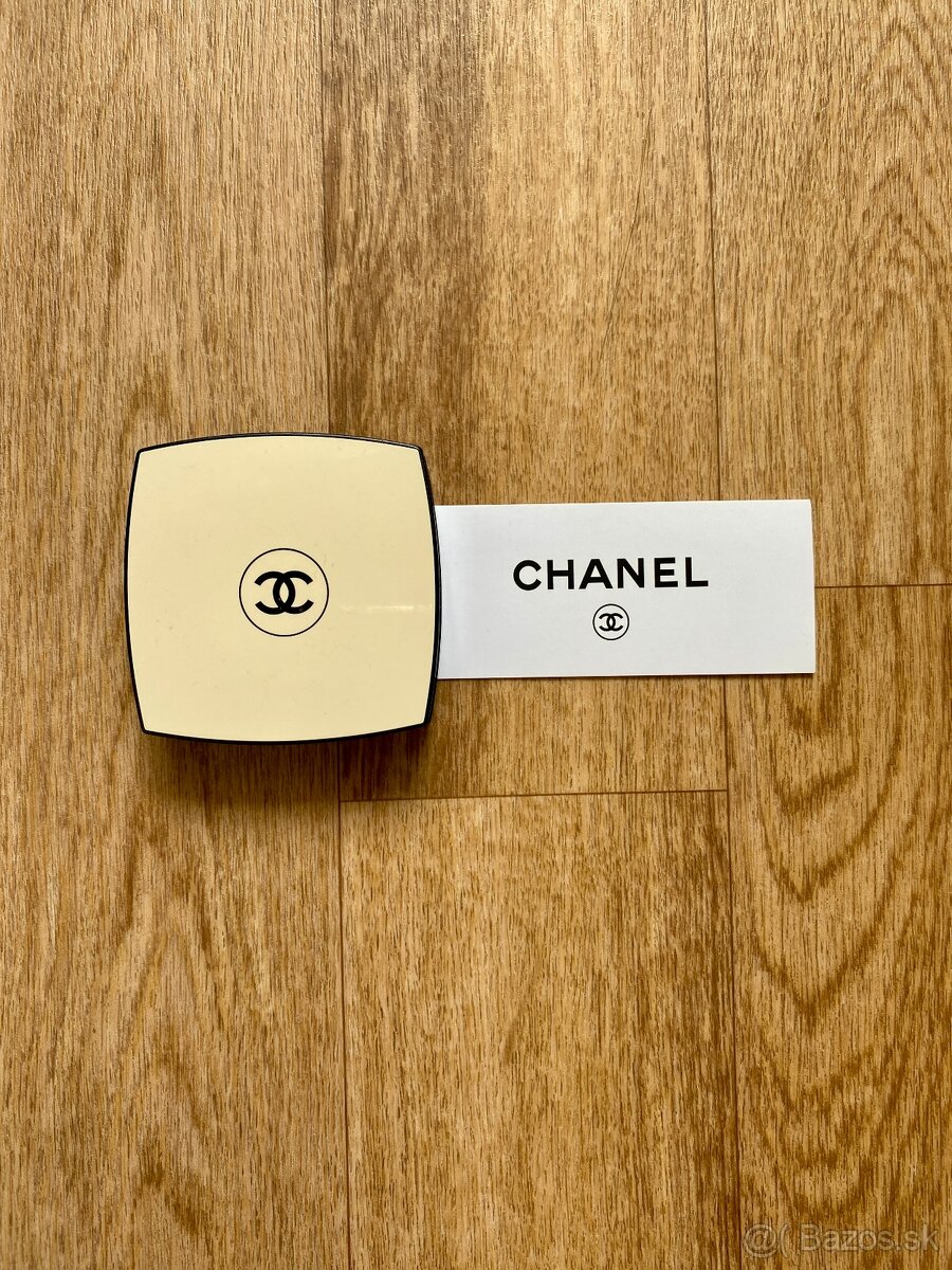 Zrkadlo s púzdrom na púder Chanel