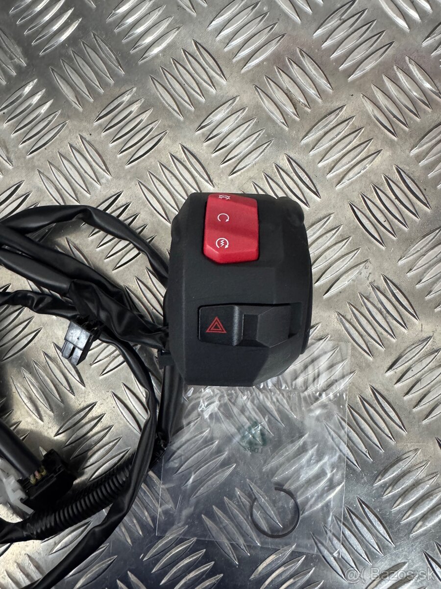 Suzuki GSXS 1000 Elektronický plyn