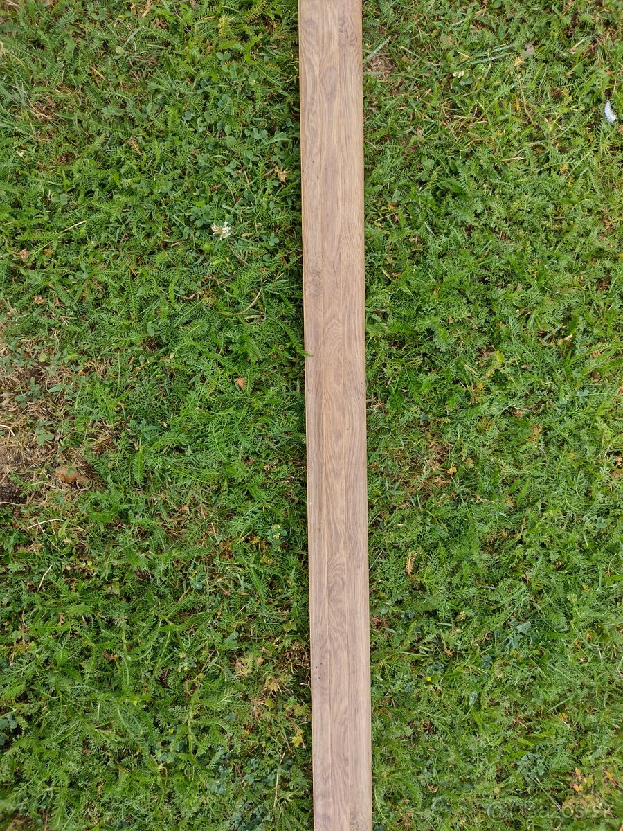 Predám lišty k plávajúcej podlahe alebo dlažbe.