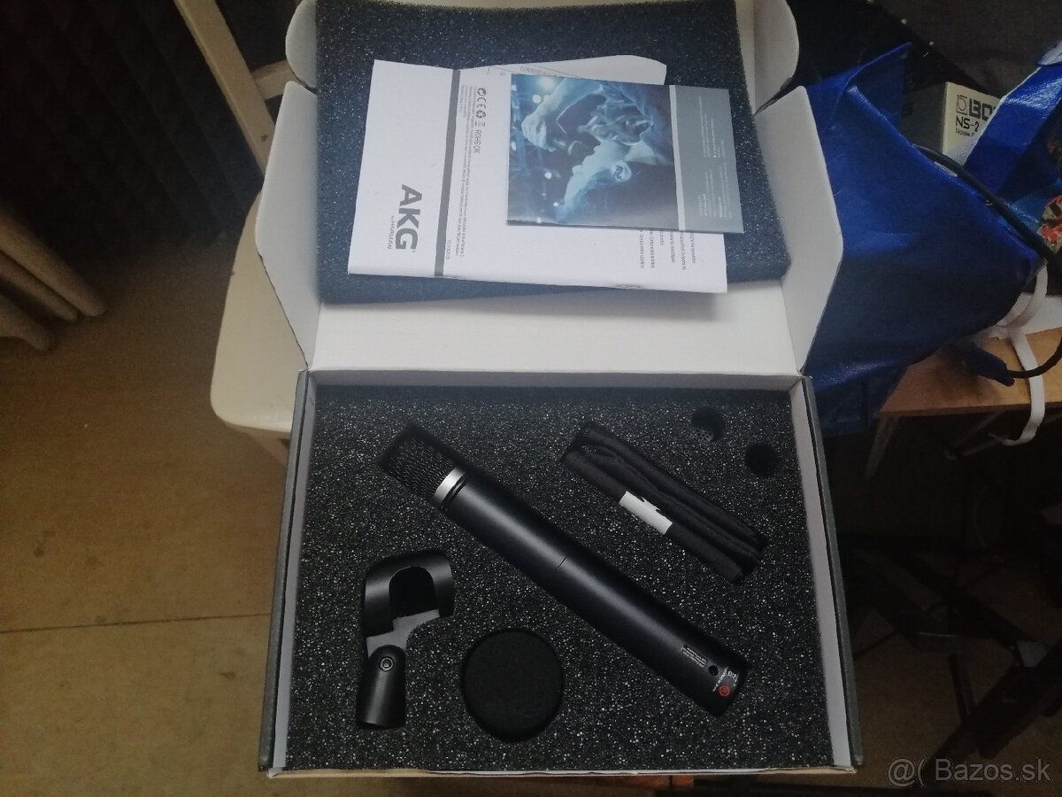 AKG C1000S