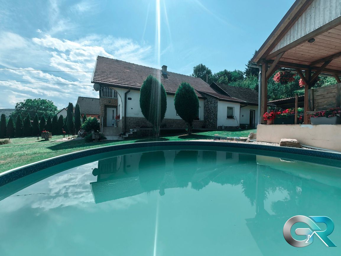 Rodinný dom Skalka nad Váhom na predaj, 2255m2 pozemok