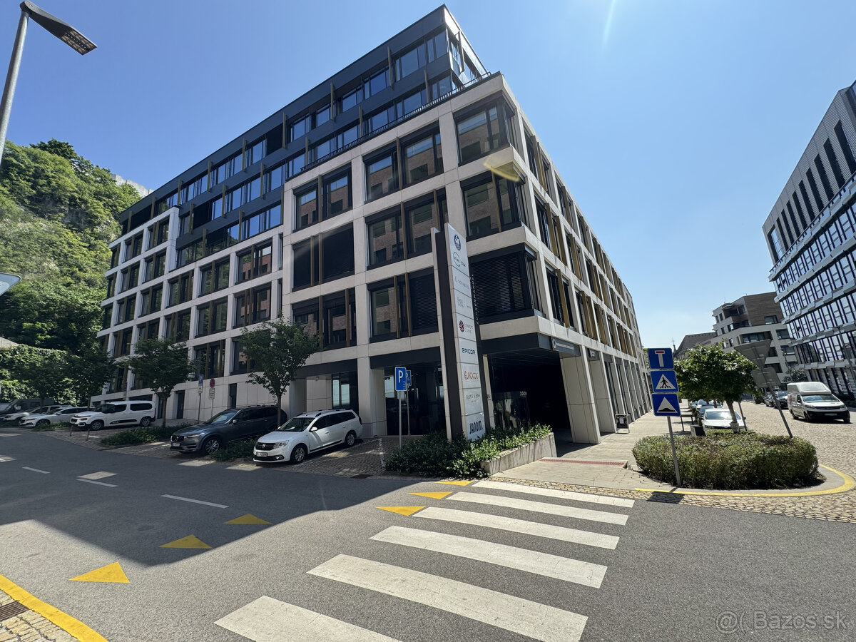 Prenájom samostatného kancelárskeho traktu 620 m² pri nábrež